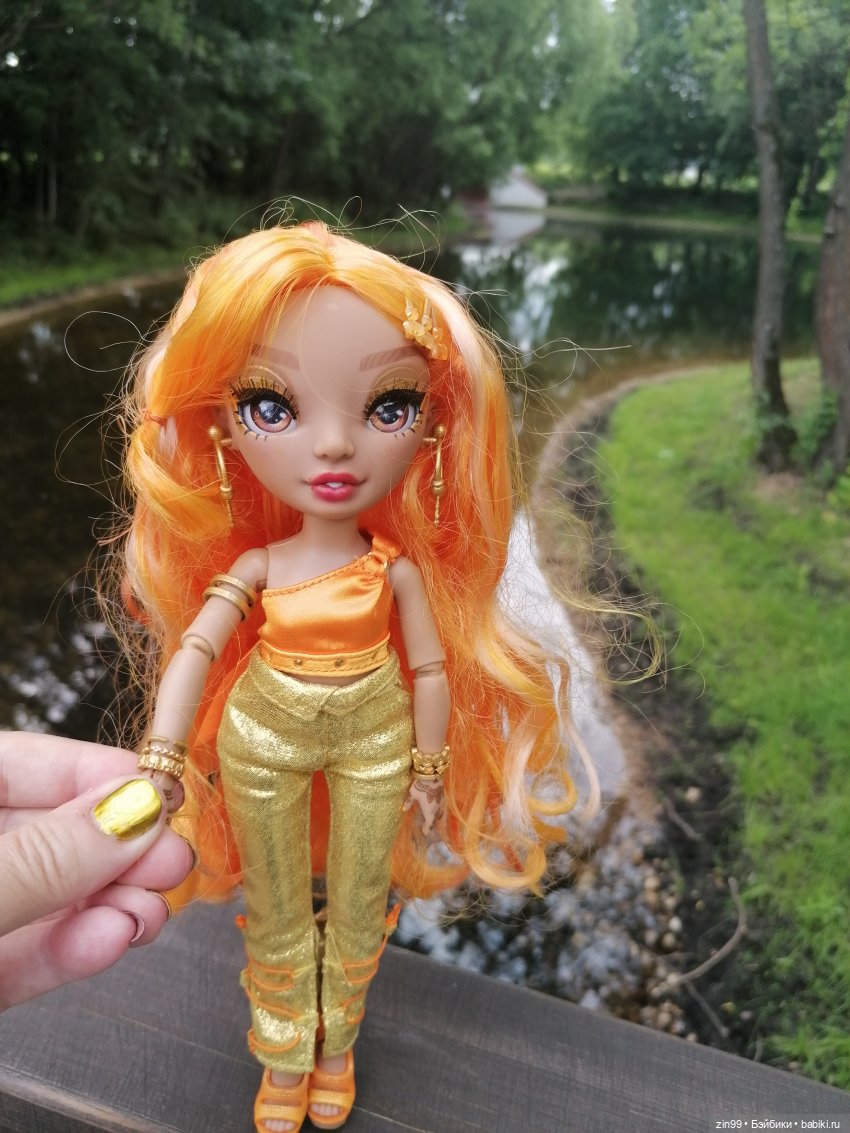 Прогулка в Кусково с куклами Rainbow High