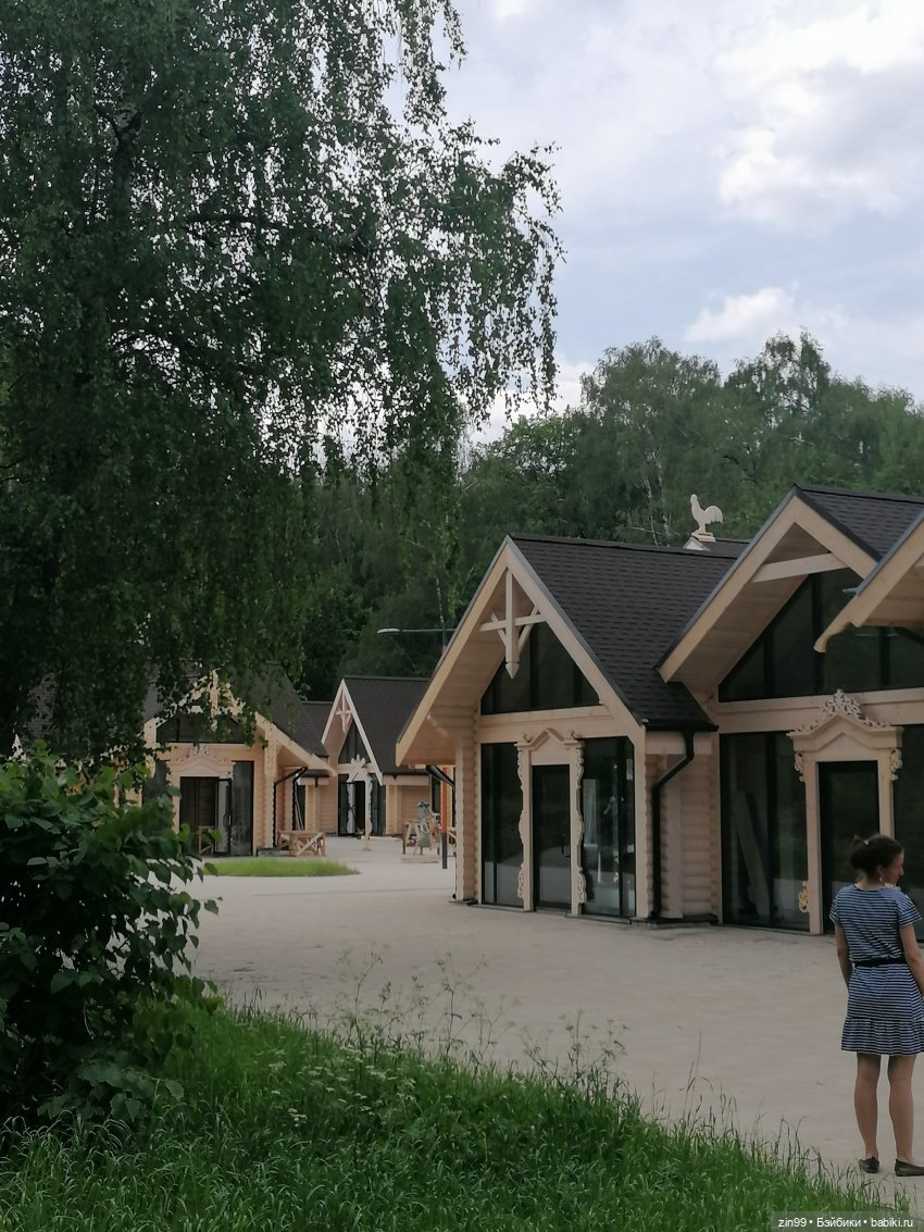 Прогулка в Кусково с куклами Rainbow High