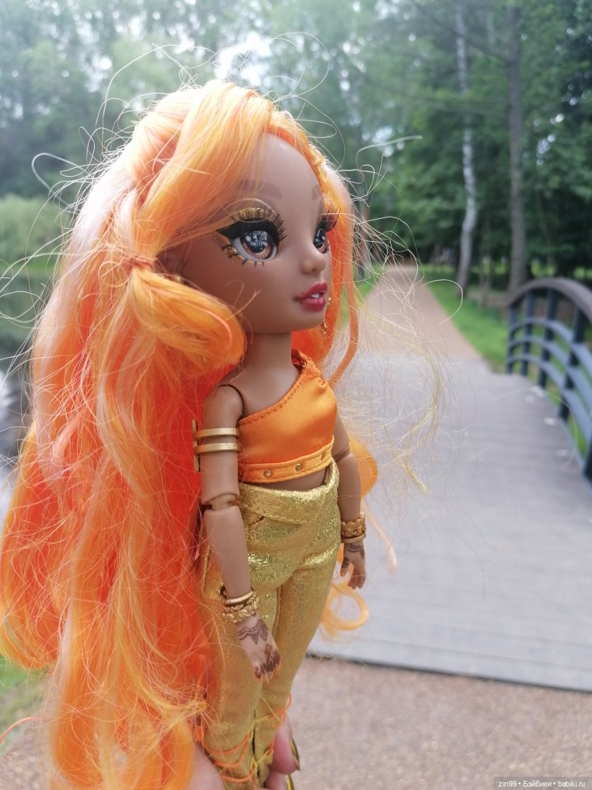 Прогулка в Кусково с куклами Rainbow High