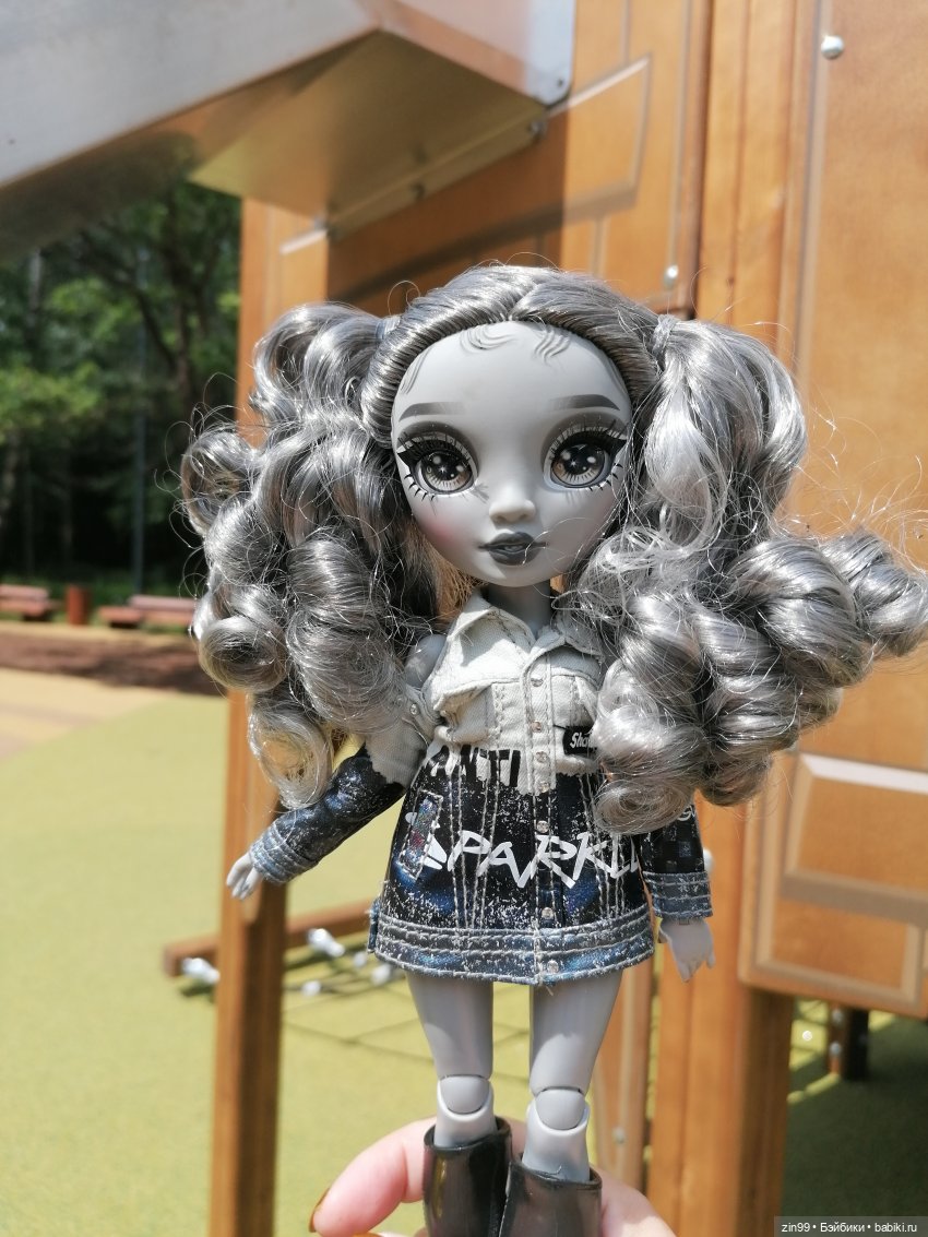 Прогулка в Кусково с куклами Rainbow High