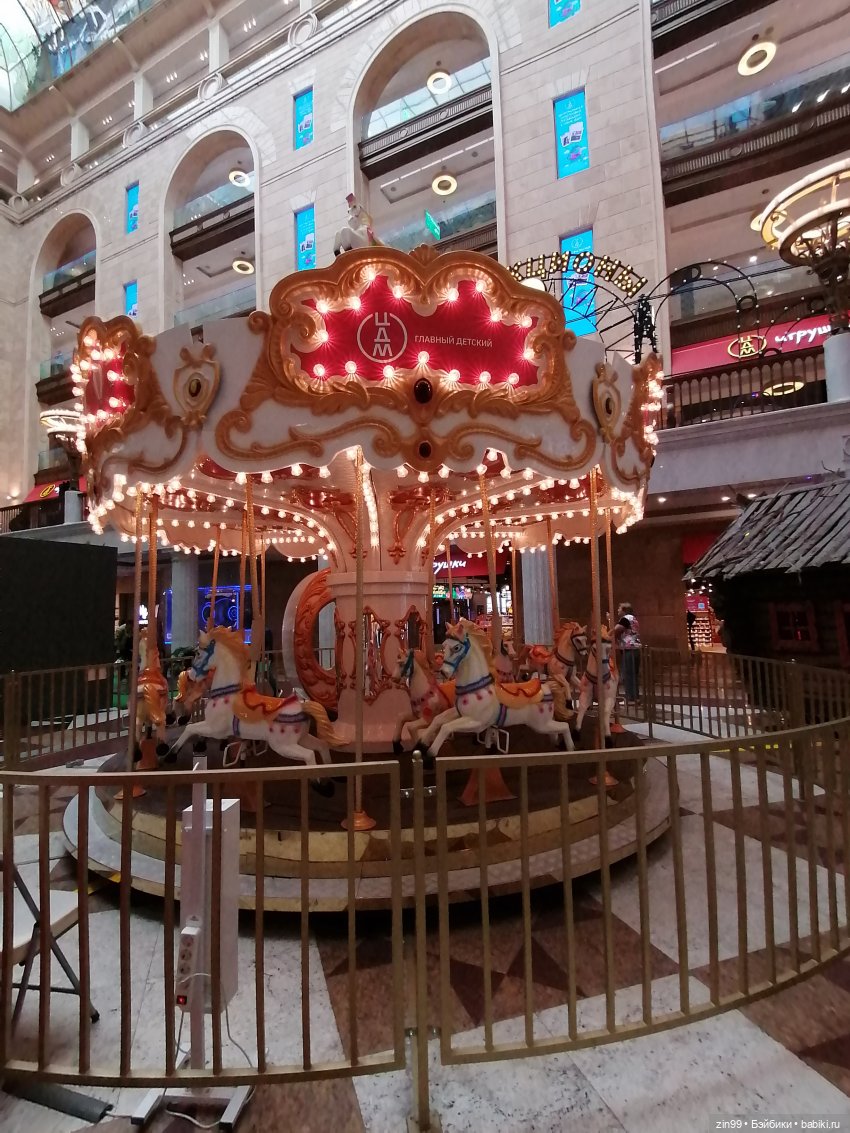 Прогулка в Центральный Детский Магазин в Москве, в июне