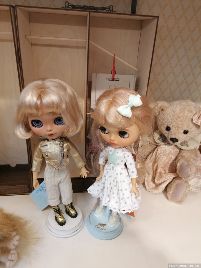 Куколки Fail Fiх на берегу водоема и в ГУМе