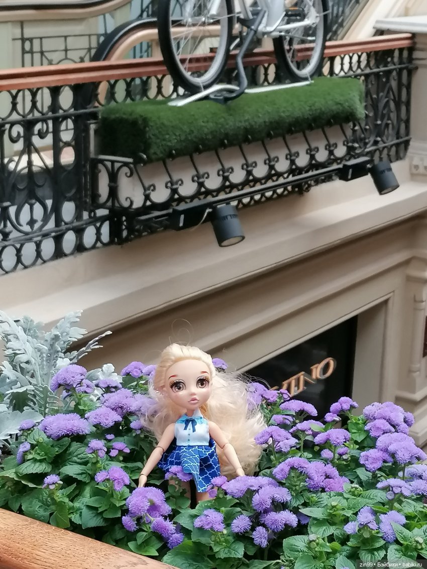 Куколки Fail Fiх на берегу водоема и в ГУМе