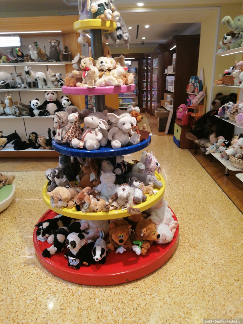 Куколки Fail Fiх на берегу водоема и в ГУМе