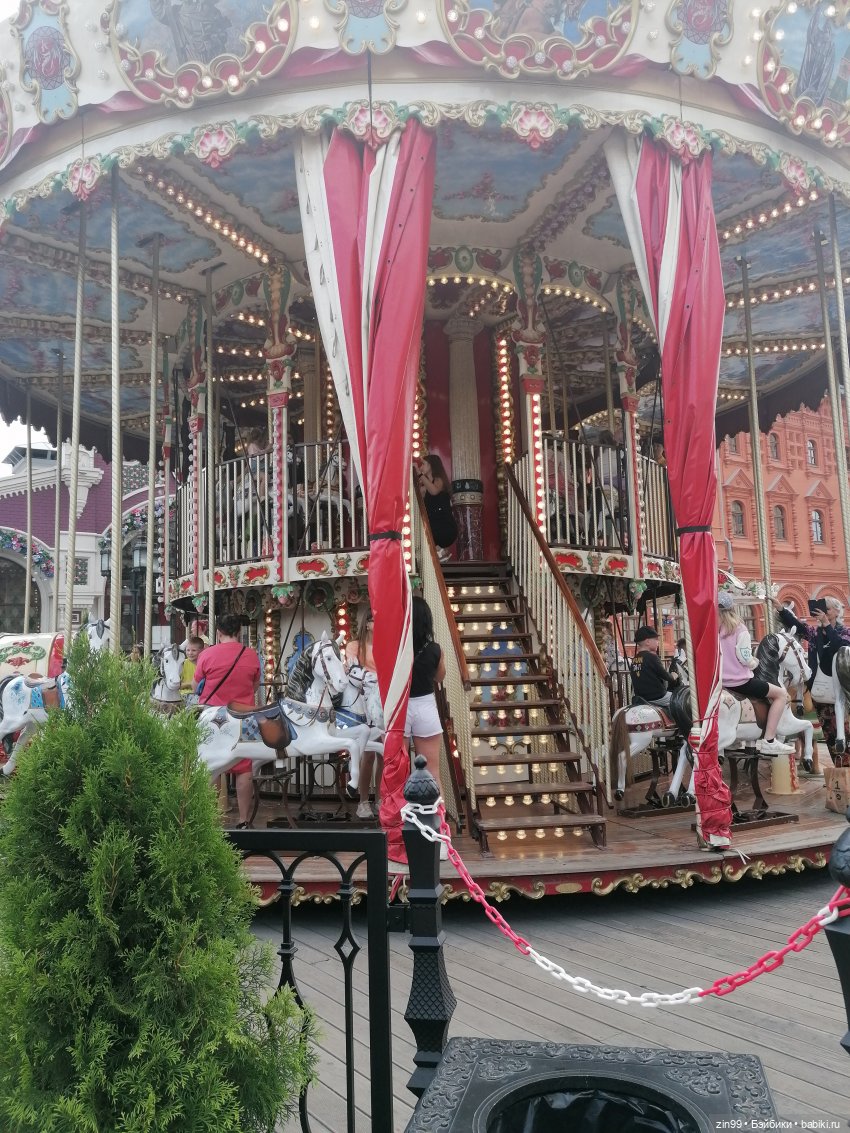 Куколки Fail Fiх на берегу водоема и в ГУМе