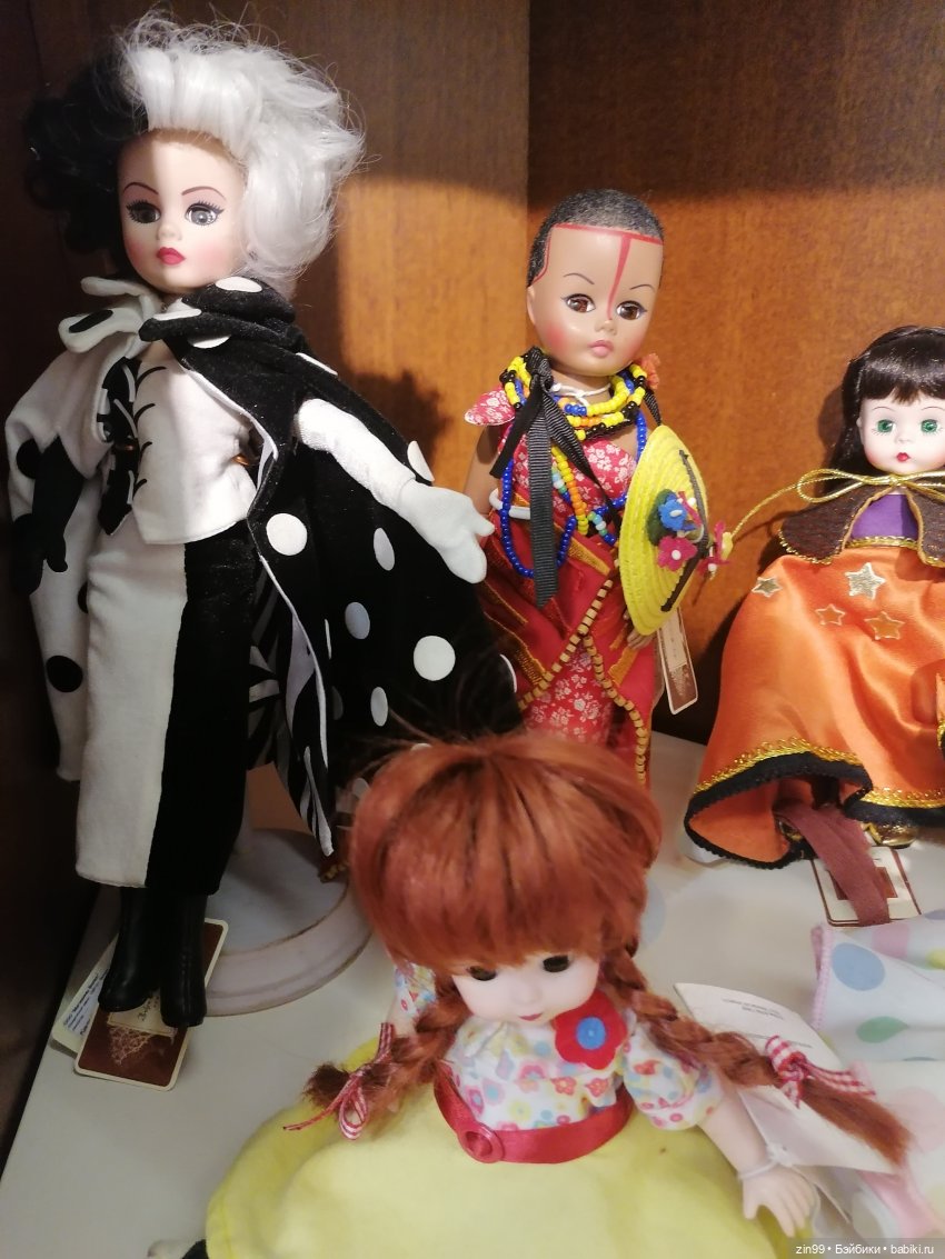 Куколки Fail Fiх на берегу водоема и в ГУМе