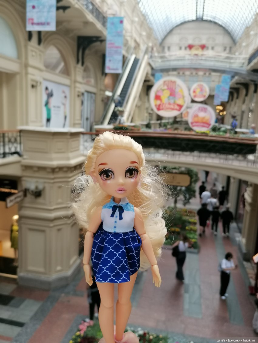 Куколки Fail Fiх на берегу водоема и в ГУМе