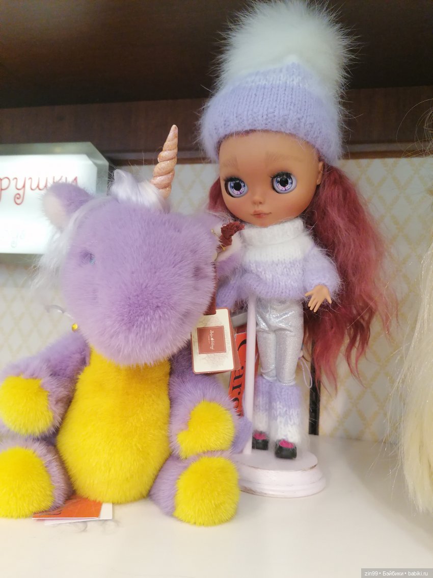 Куколки Fail Fiх на берегу водоема и в ГУМе