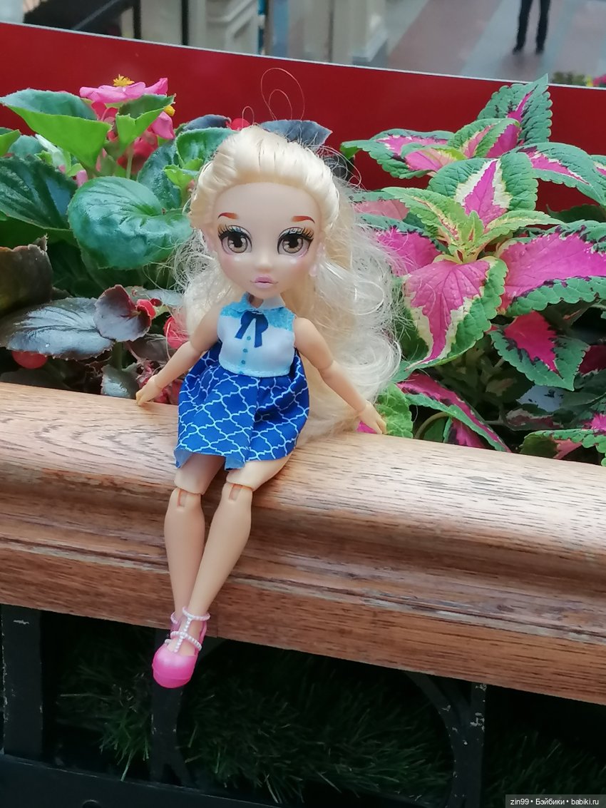 Куколки Fail Fiх на берегу водоема и в ГУМе