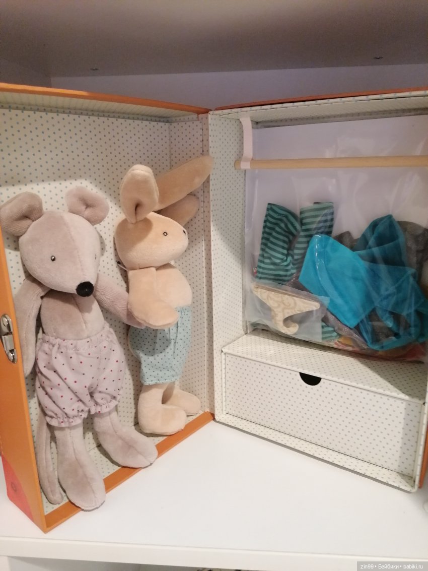 Куколки Fail Fiх на берегу водоема и в ГУМе