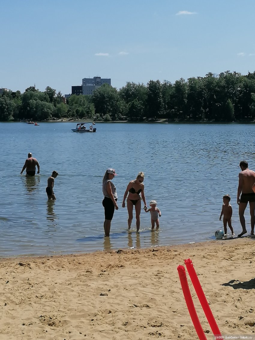 Куколки Fail Fiх на берегу водоема и в ГУМе (фото 9)