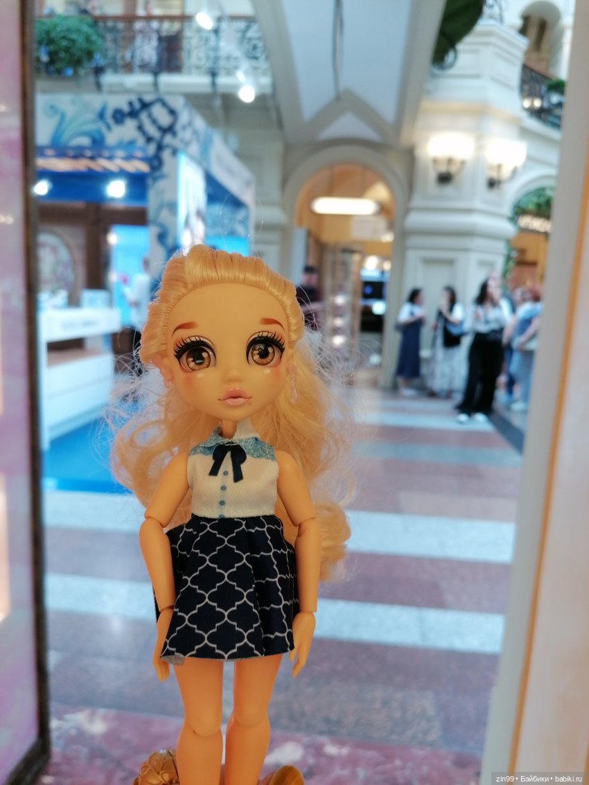 Куколки Fail Fiх на берегу водоема и в ГУМе