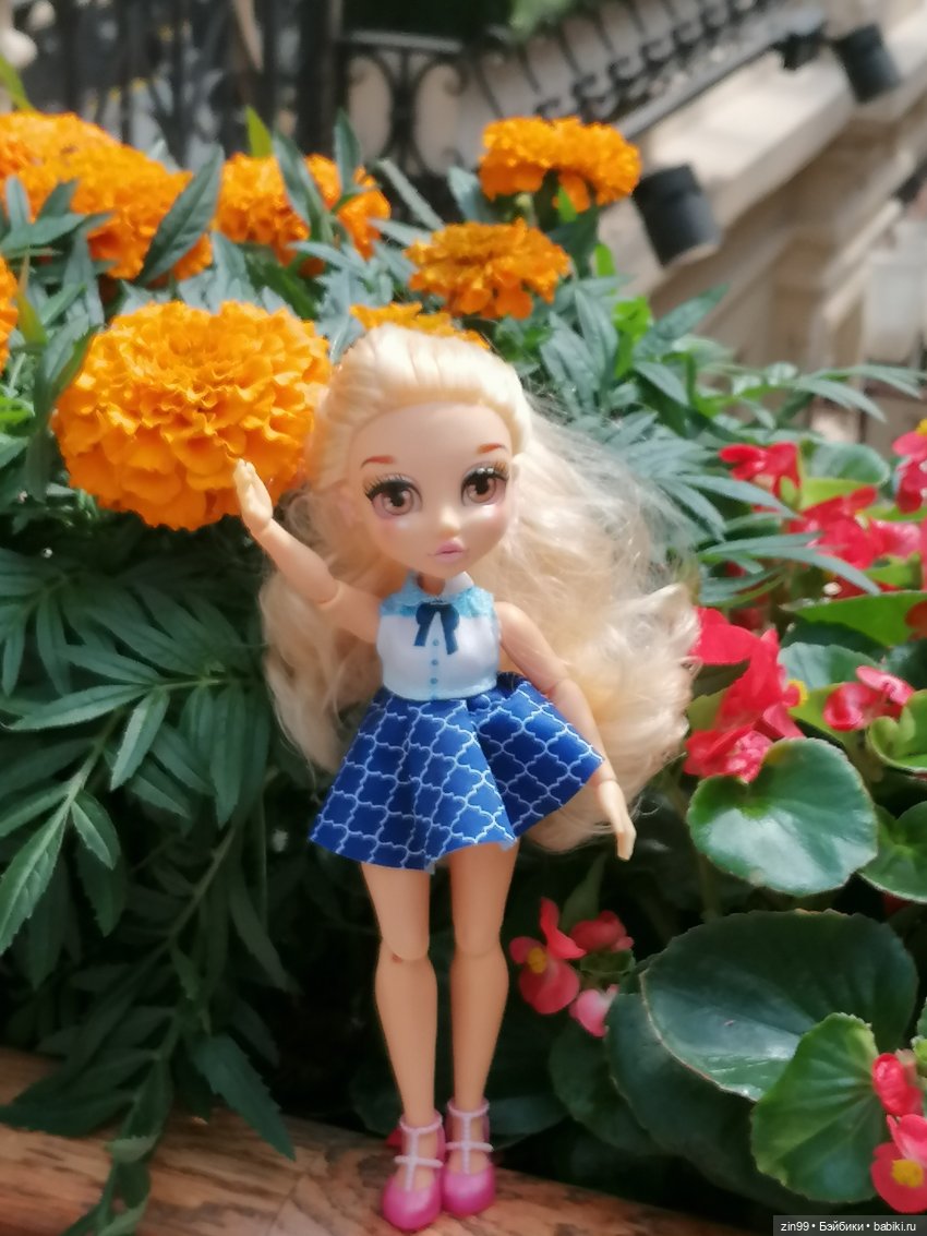 Куколки Fail Fiх на берегу водоема и в ГУМе