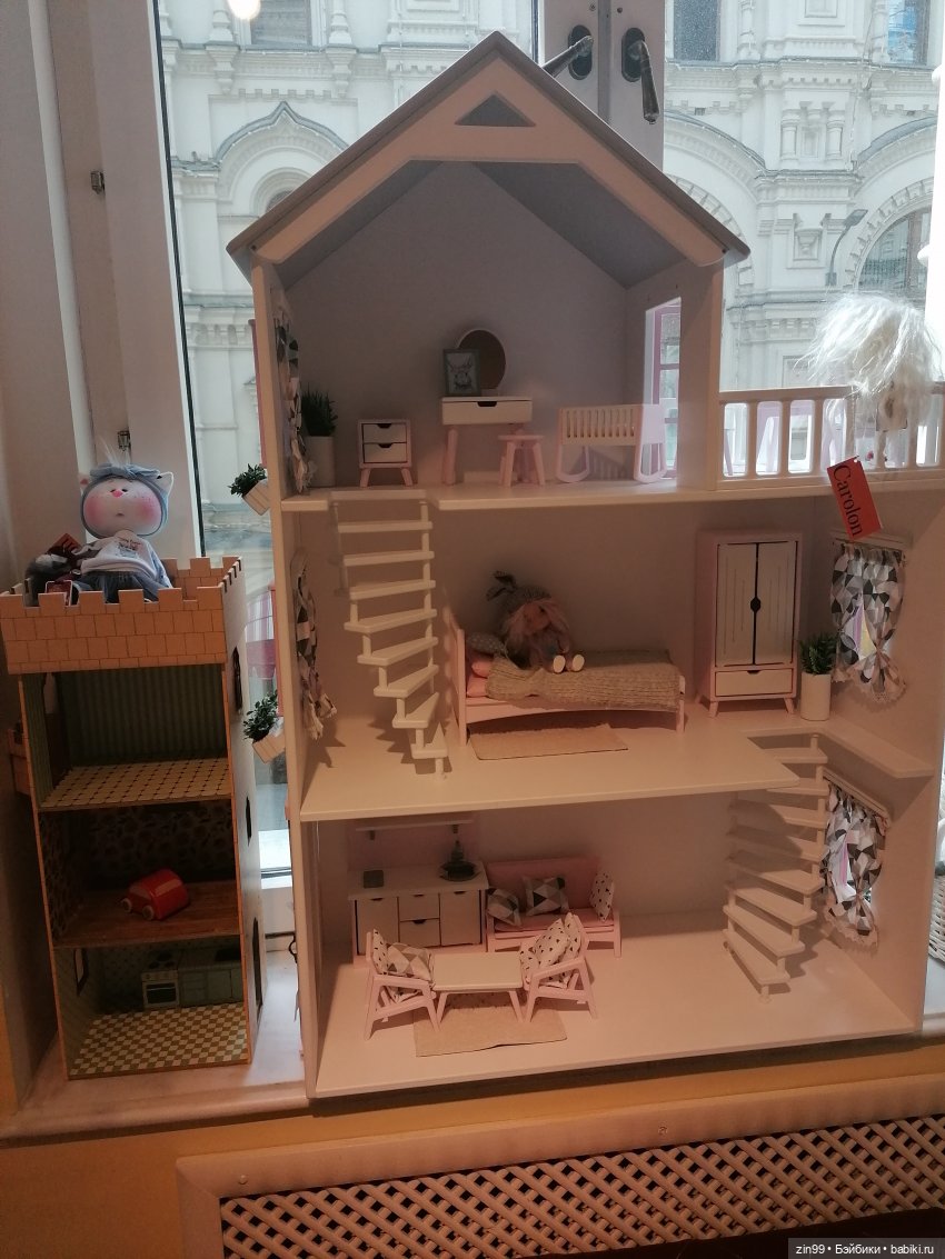 Куколки Fail Fiх на берегу водоема и в ГУМе