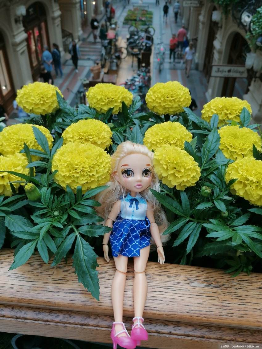 Куколки Fail Fiх на берегу водоема и в ГУМе