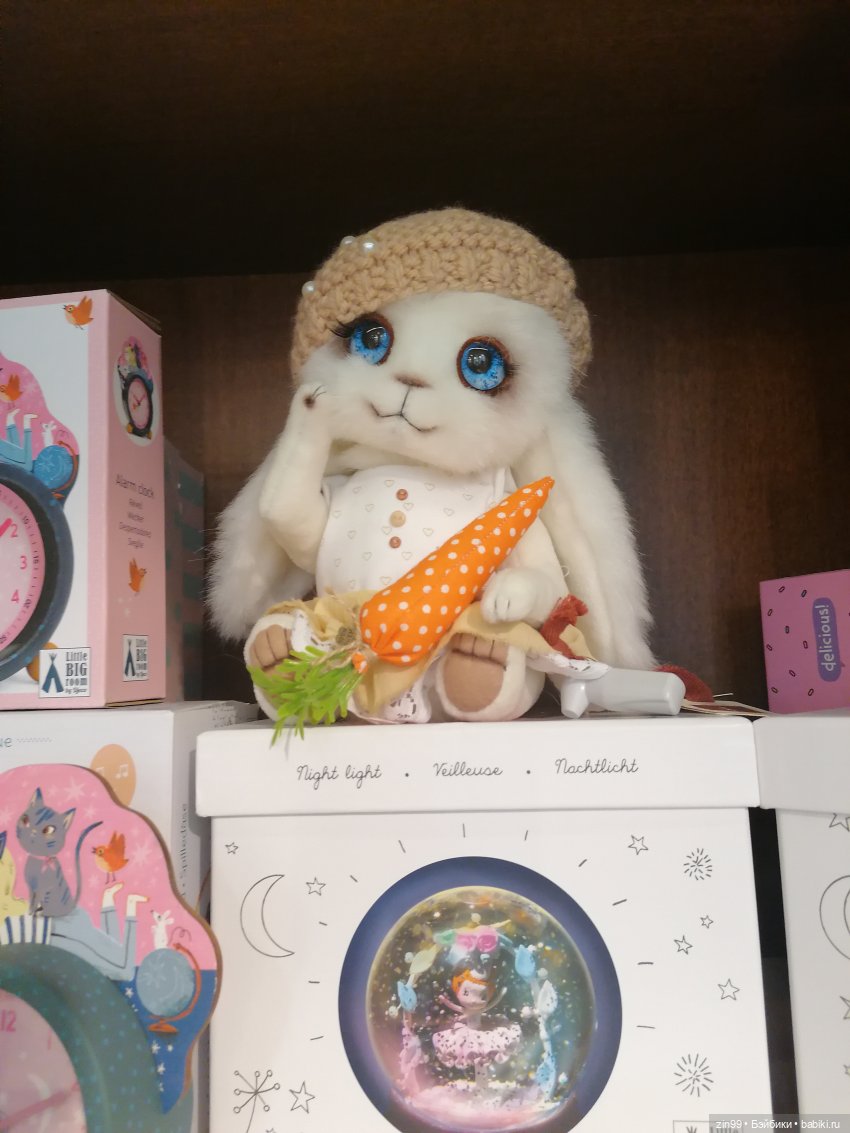 Куколки Fail Fiх на берегу водоема и в ГУМе