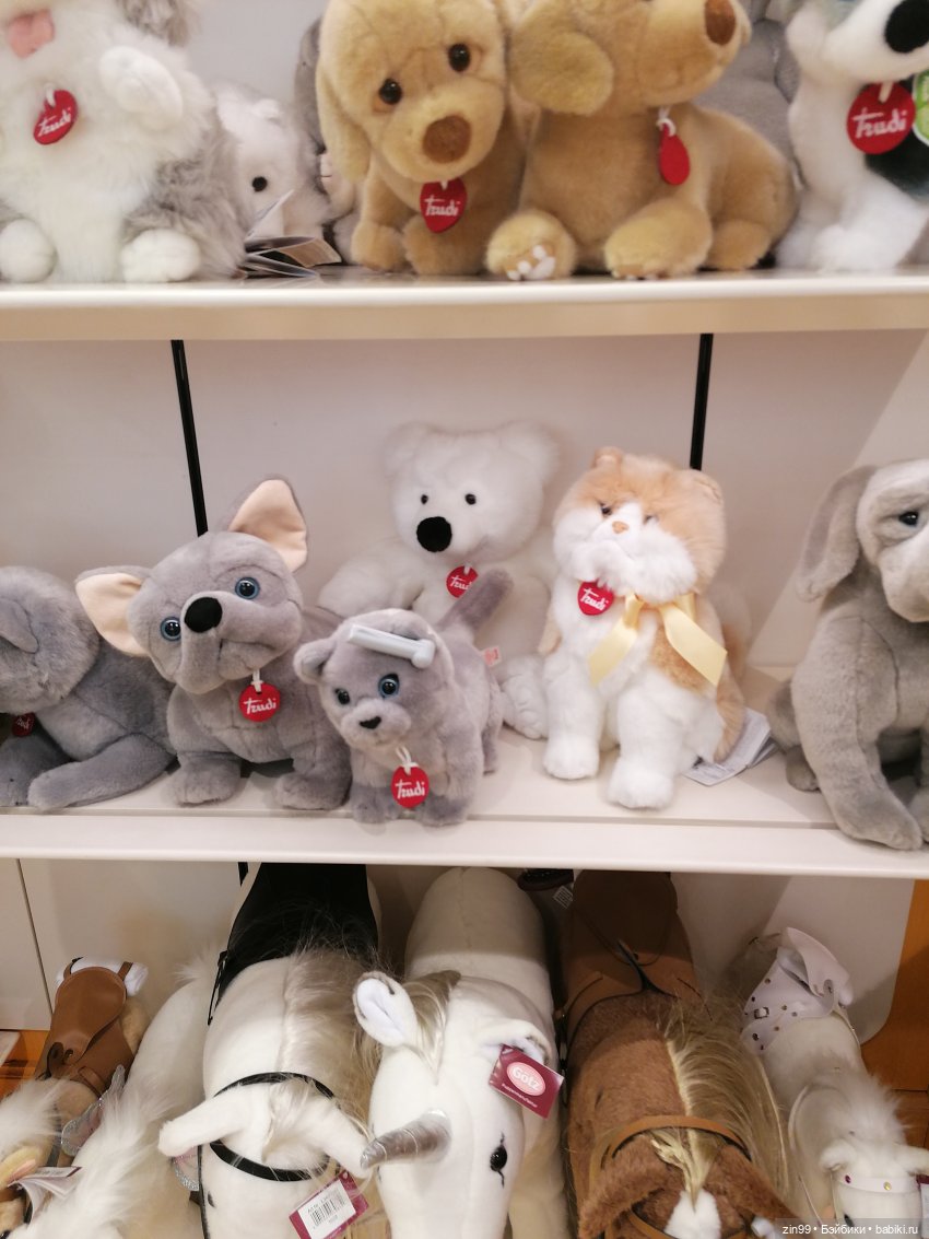 Куколки Fail Fiх на берегу водоема и в ГУМе