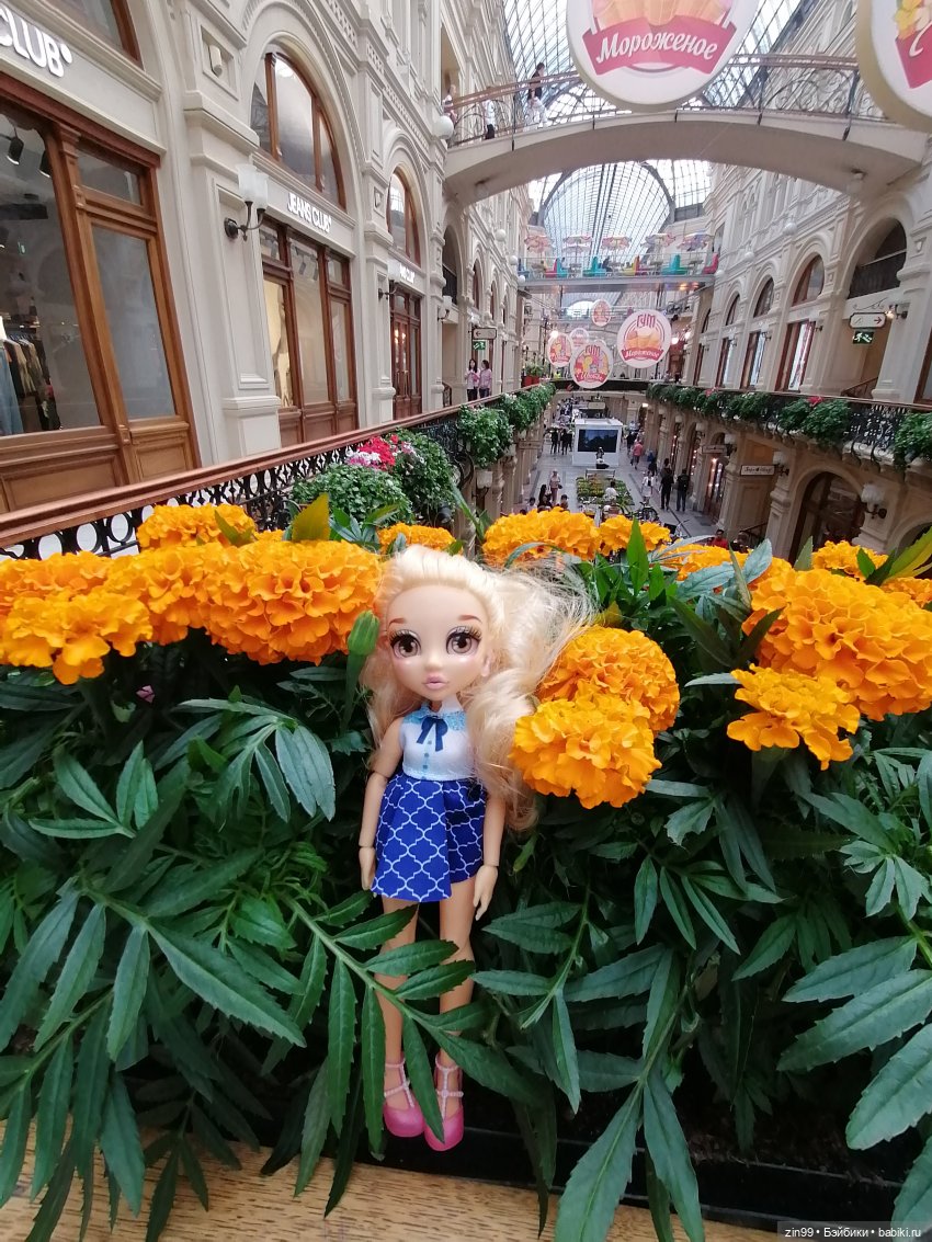 Куколки Fail Fiх на берегу водоема и в ГУМе