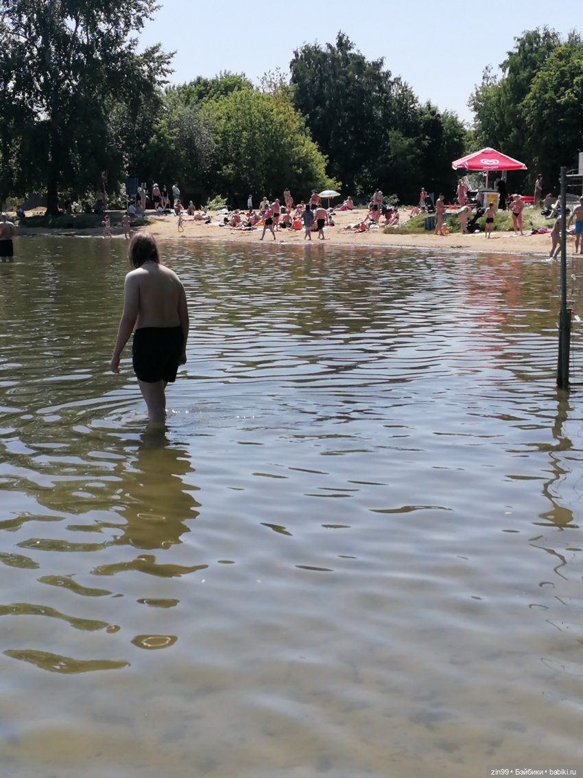 Куколки Fail Fiх на берегу водоема и в ГУМе (фото 6)