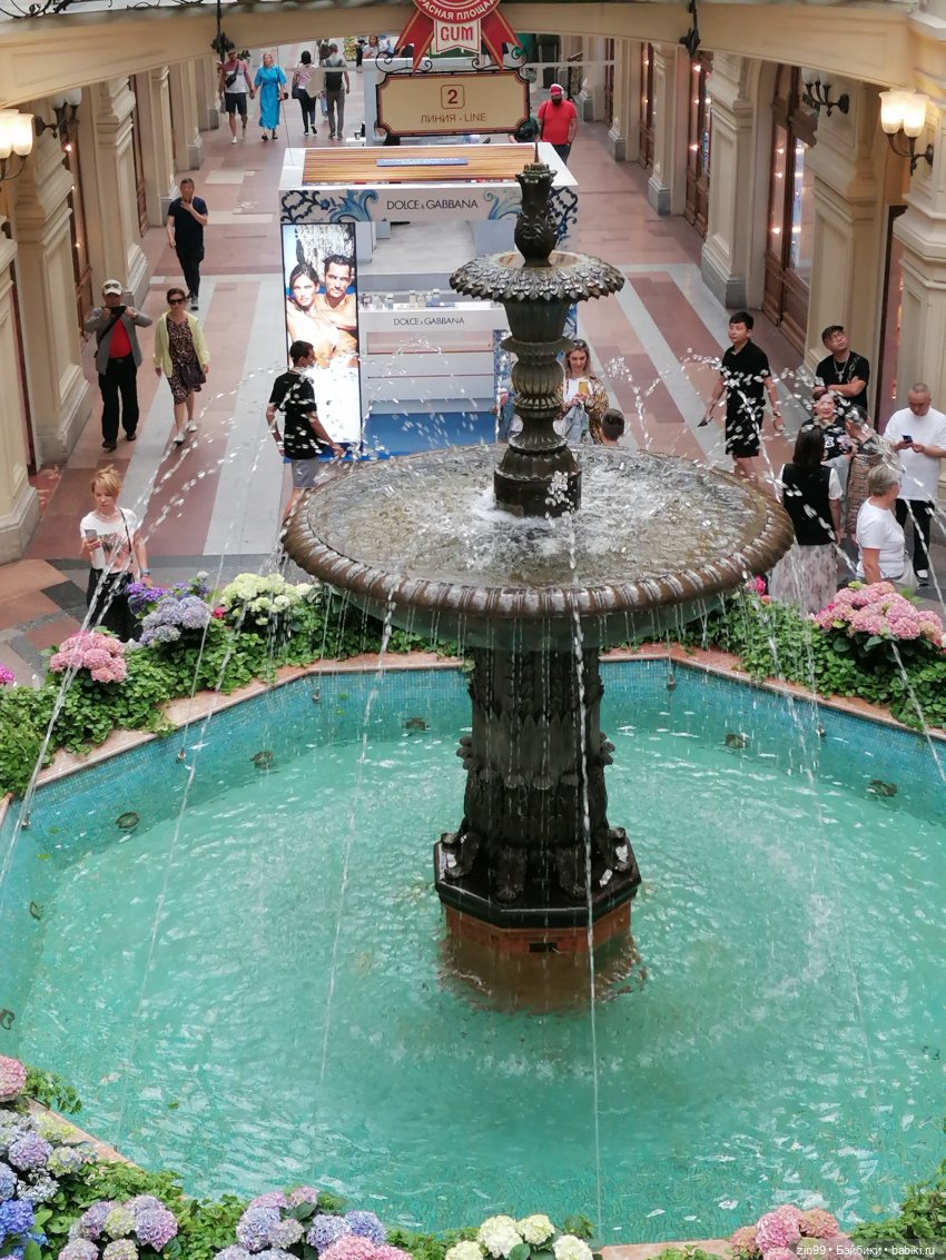 Куколки Fail Fiх на берегу водоема и в ГУМе