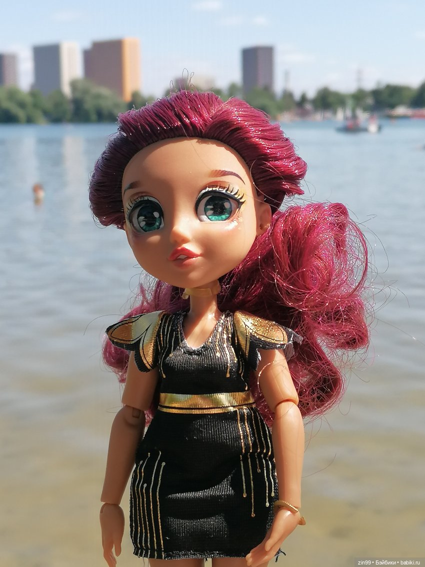 Куколки Fail Fiх на берегу водоема и в ГУМе (фото 7)