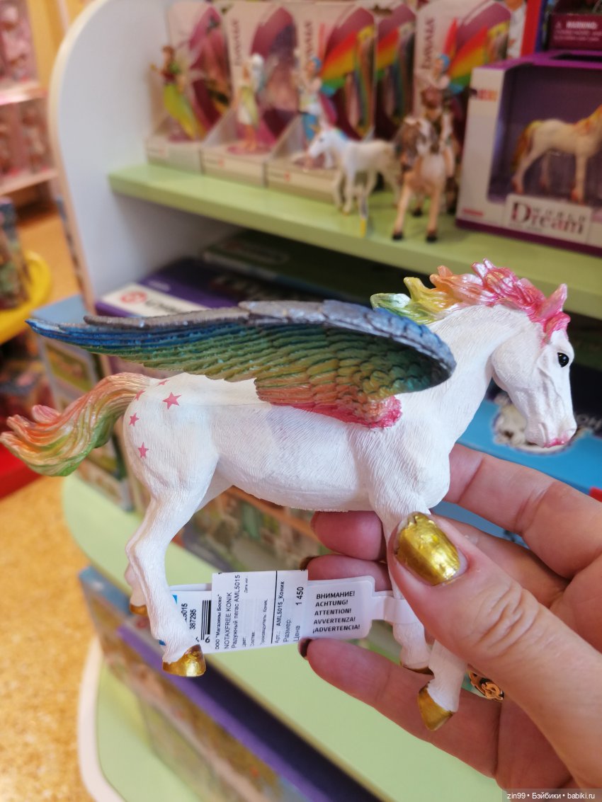 Куколки Fail Fiх на берегу водоема и в ГУМе