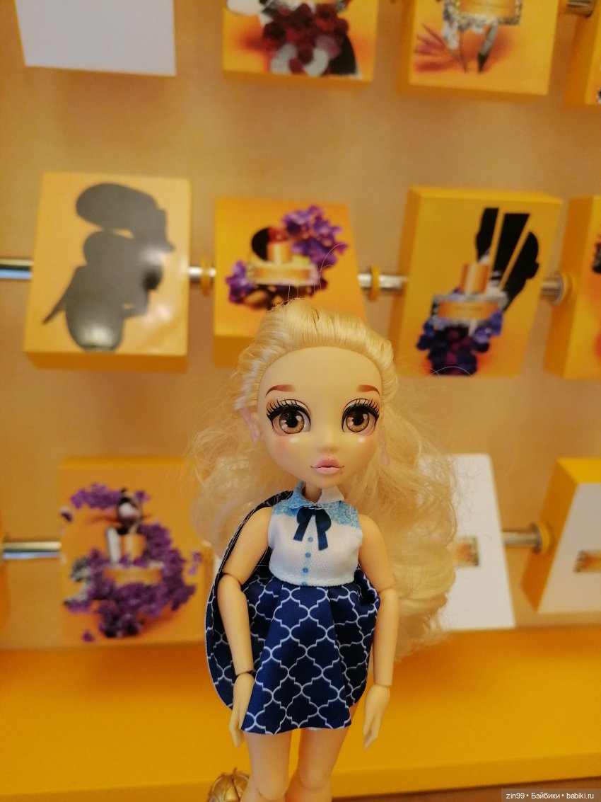 Куколки Fail Fiх на берегу водоема и в ГУМе