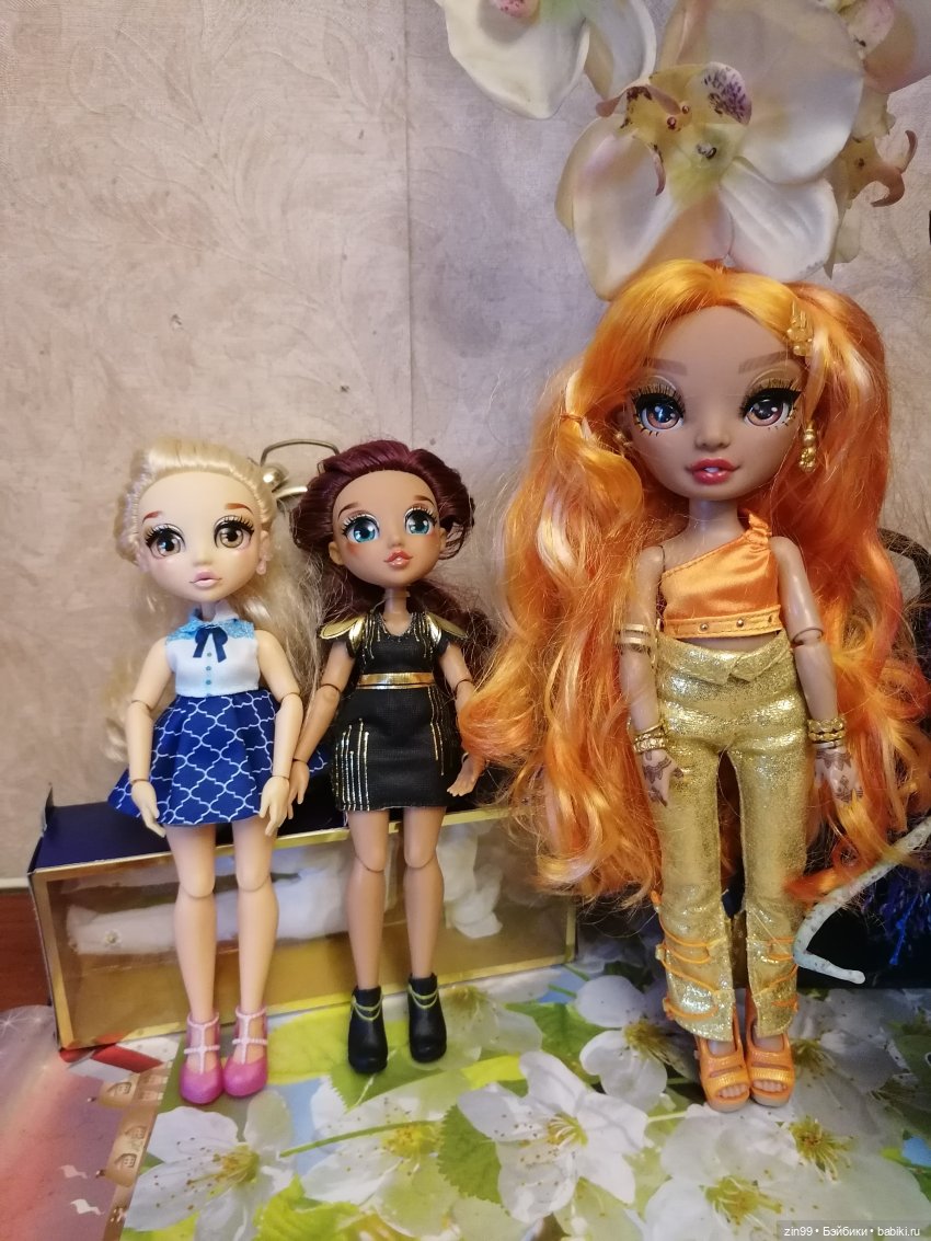 Куколки Fail Fiх на берегу водоема и в ГУМе