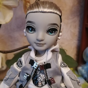 Эш от Shadow High