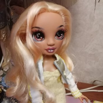 Джорджия Блум Rainbow High