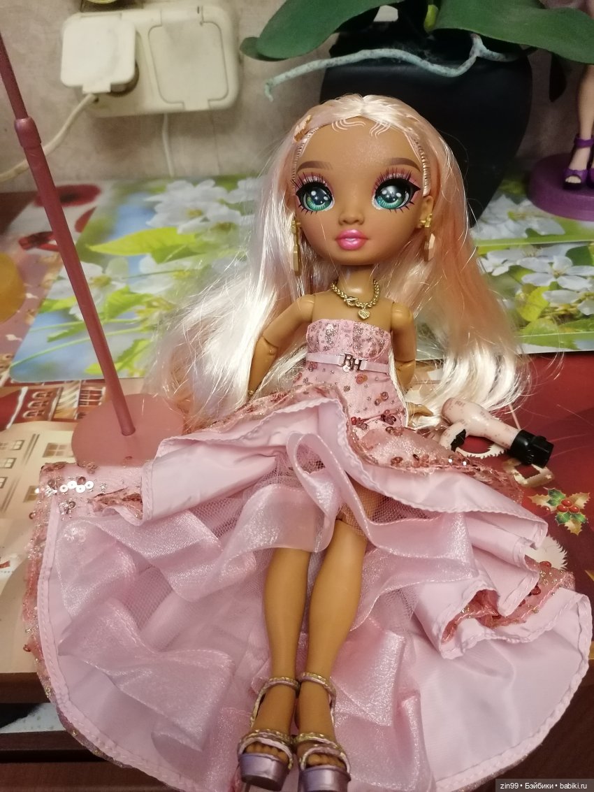 Сабрина красивая кукла Rainbow Hihg (фото 10)
