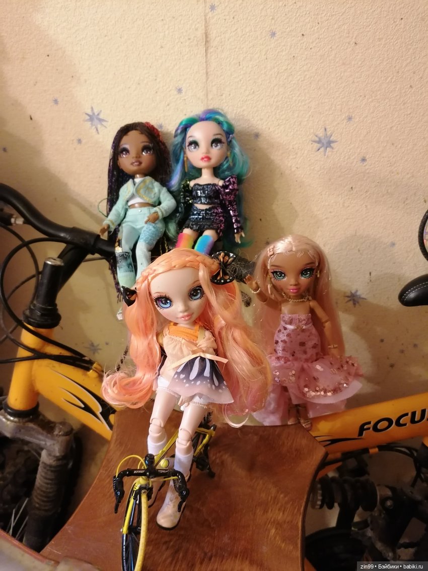 Велосипеды и куклы Rainbow High