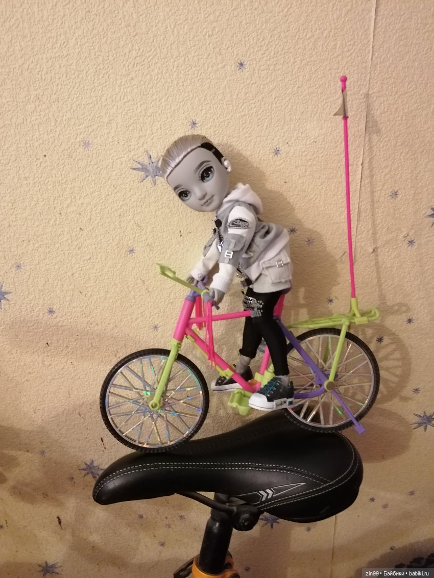 Велосипеды и куклы Rainbow High