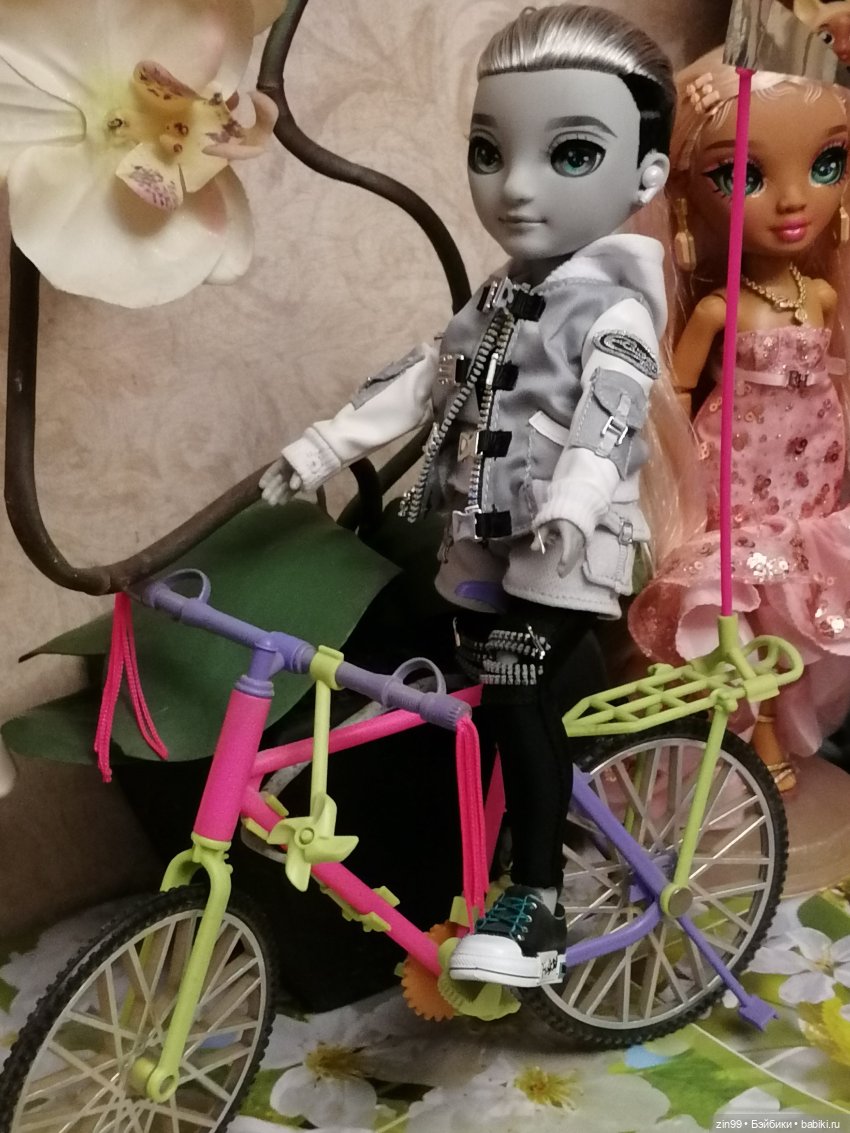 Велосипеды и куклы Rainbow High