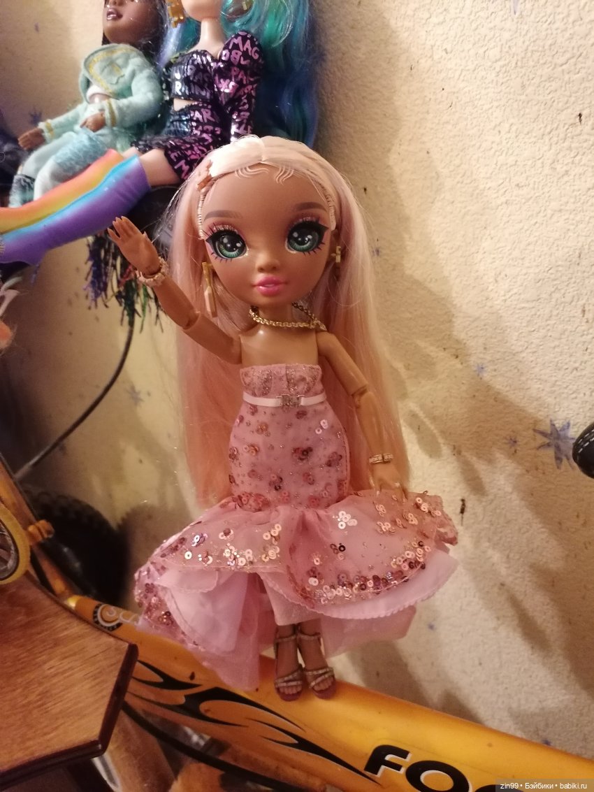 Велосипеды и куклы Rainbow High