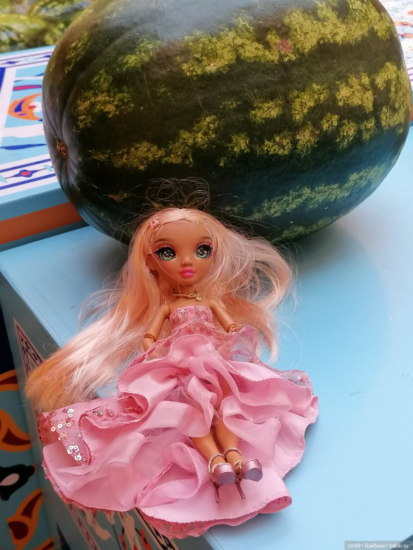 ГУМ в сентябре в Москве — Куклы Rainbow High (Рейнбоу Хай