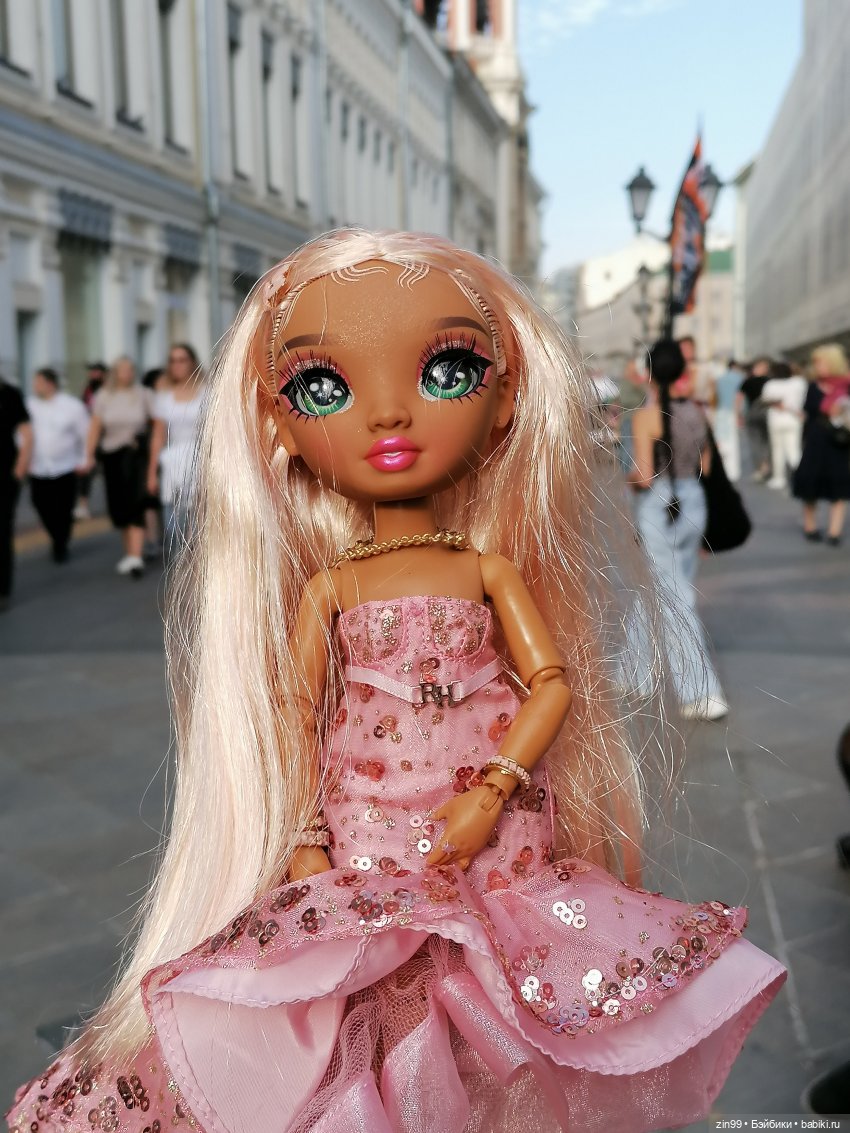ГУМ в сентябре в Москве — Куклы Rainbow High (Рейнбоу Хай
