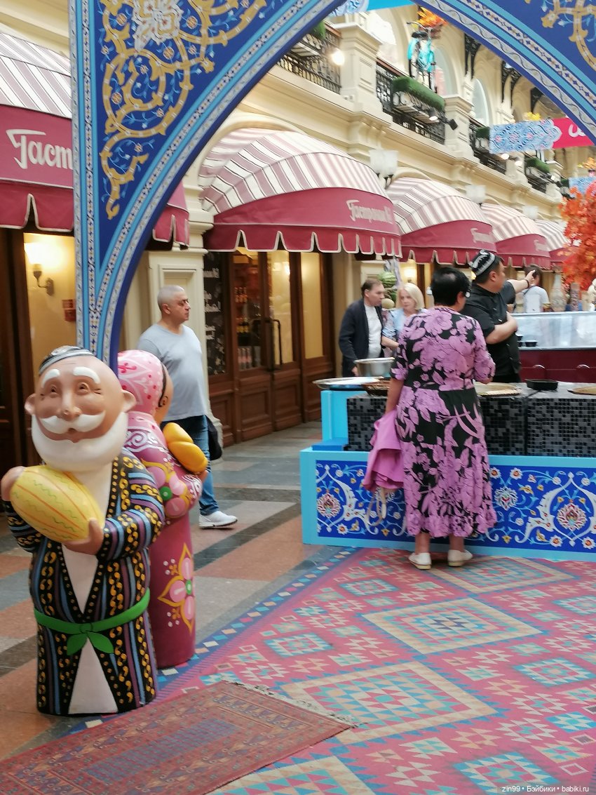 ГУМ в сентябре в Москве — Куклы Rainbow High (Рейнбоу Хай (фото 5)