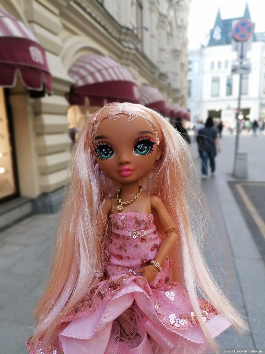 ГУМ в сентябре в Москве — Куклы Rainbow High (Рейнбоу Хай