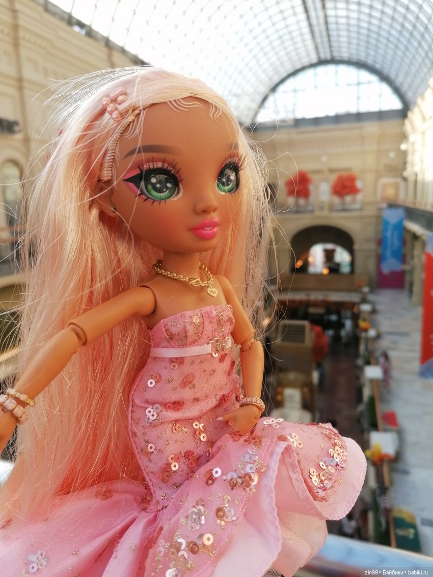 ГУМ в сентябре в Москве — Куклы Rainbow High (Рейнбоу Хай
