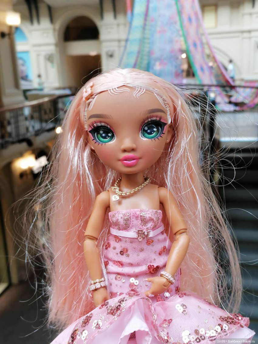 ГУМ в сентябре в Москве — Куклы Rainbow High (Рейнбоу Хай