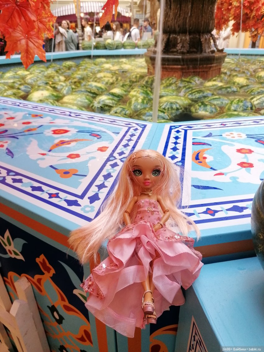 ГУМ в сентябре в Москве — Куклы Rainbow High (Рейнбоу Хай
