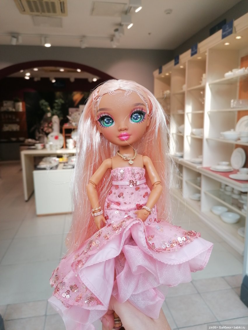 ГУМ в сентябре в Москве — Куклы Rainbow High (Рейнбоу Хай