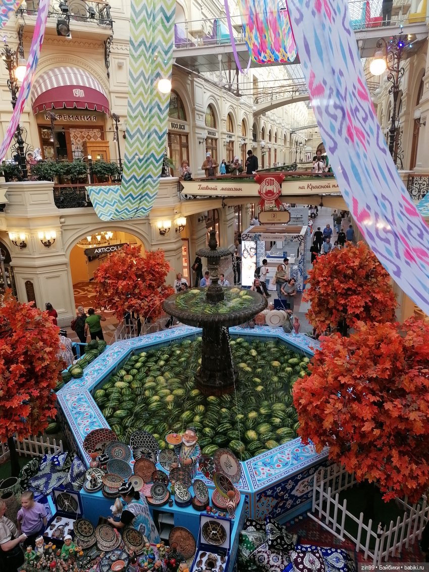 ГУМ в сентябре в Москве — Куклы Rainbow High (Рейнбоу Хай