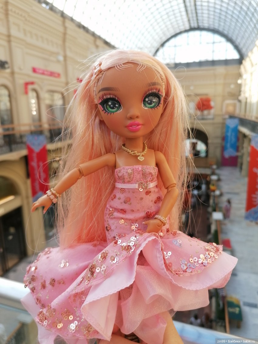 ГУМ в сентябре в Москве — Куклы Rainbow High (Рейнбоу Хай