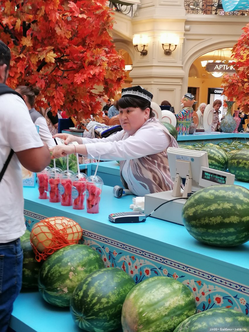 ГУМ в сентябре в Москве — Куклы Rainbow High (Рейнбоу Хай