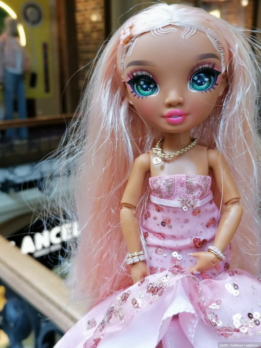 ГУМ в сентябре в Москве — Куклы Rainbow High (Рейнбоу Хай