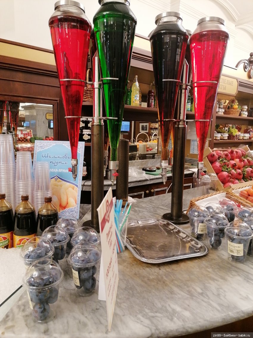 ГУМ в сентябре в Москве — Куклы Rainbow High (Рейнбоу Хай