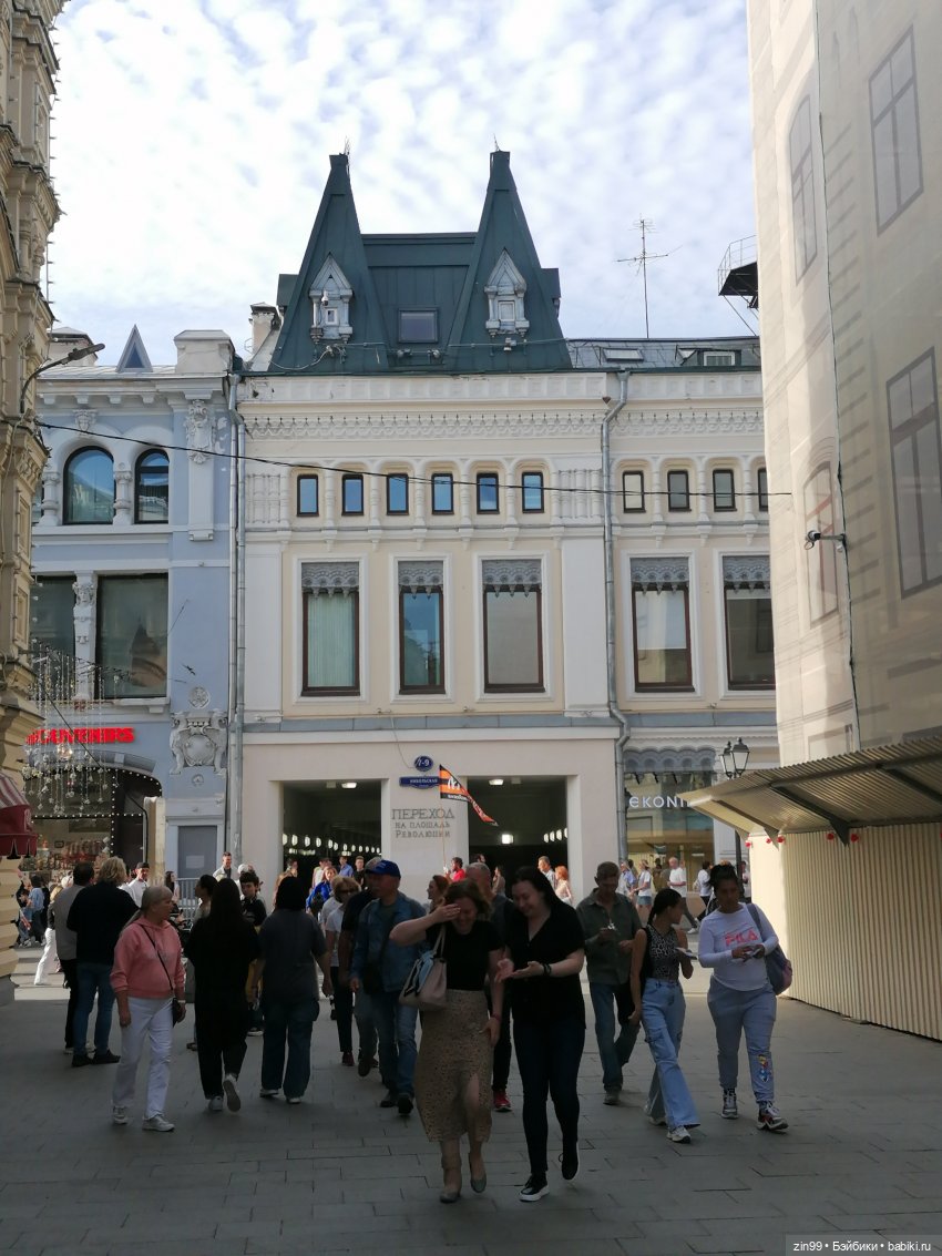 ГУМ в сентябре в Москве — Куклы Rainbow High (Рейнбоу Хай