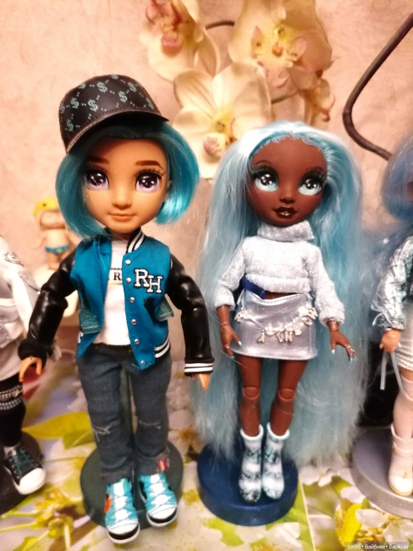 Девочка с голубыми волосами Робин